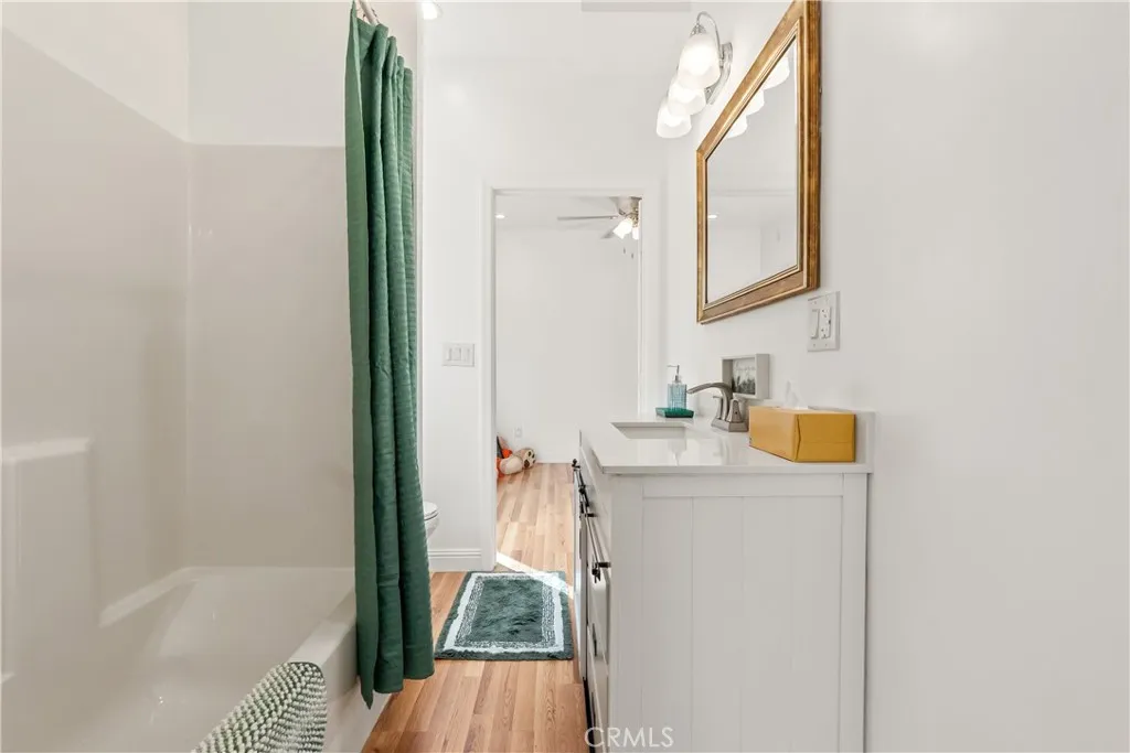 1330 W 48th Street, Los Angeles, California 90037 home-pic-15